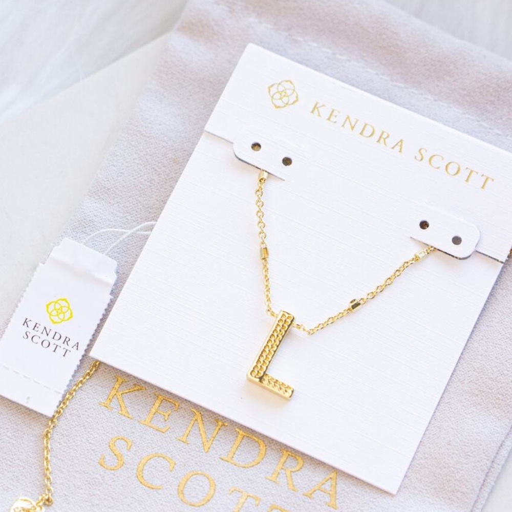 Kendra Scott - NEW “L” Initial L Gold Necklace New In Box Gift Adjustable - Picture 4 of 4